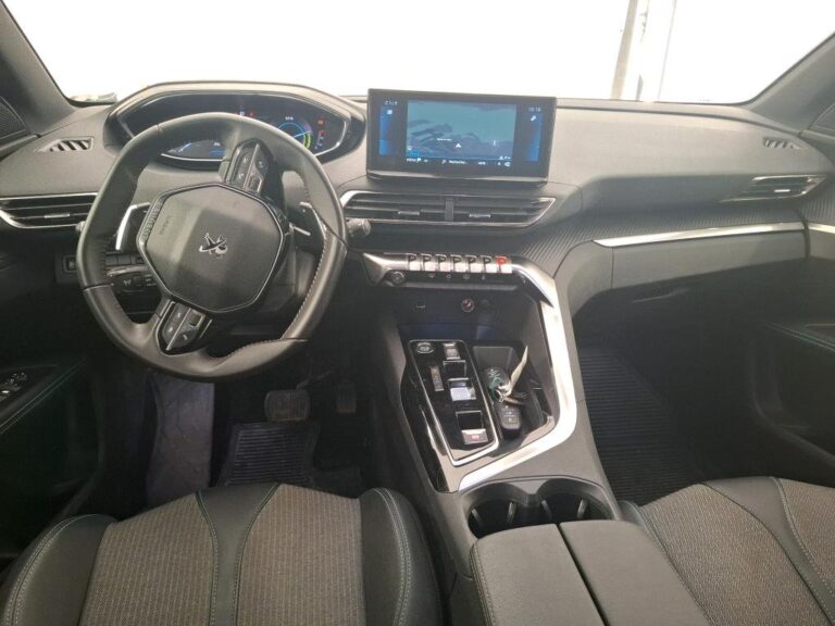 Peugeot 5008 Hybrid  