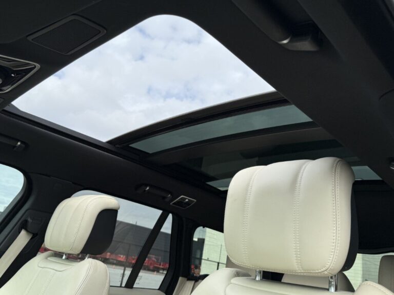 Land Rover Range Rover Vogue P400e - AWD - Hybrid - Automatic - 300 hp
