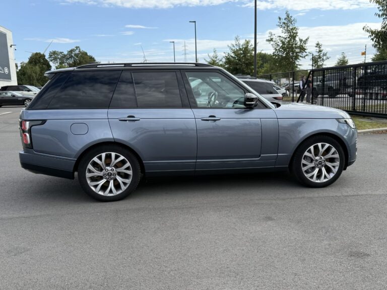 Land Rover Range Rover Vogue P400e - AWD - Hybrid - Automatic - 300 hp