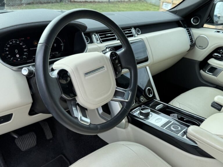 Land Rover Range Rover Vogue P400e - AWD - Hybrid - Automatic - 300 hp