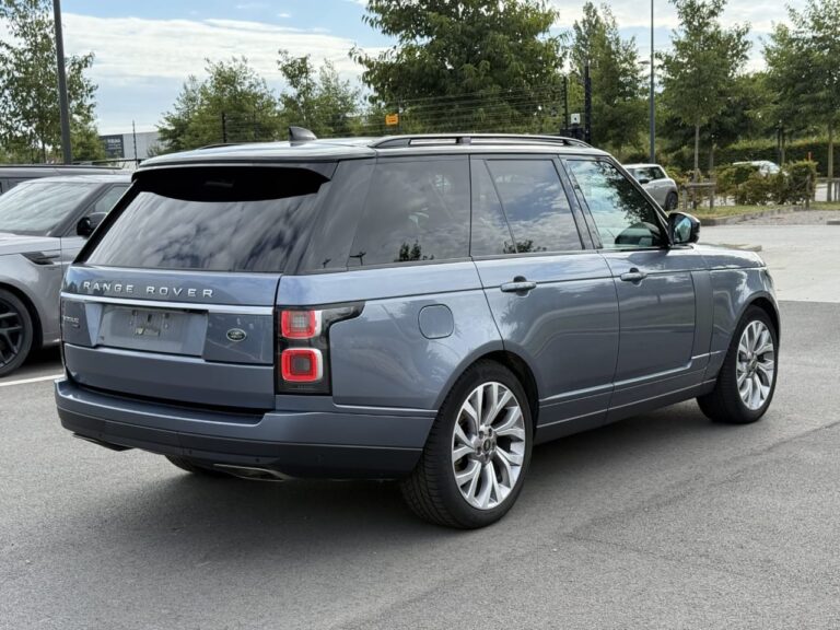 Land Rover Range Rover Vogue P400e - AWD - Hybrid - Automatic - 300 hp